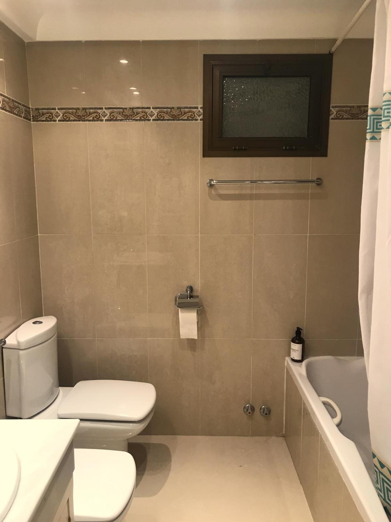 Habitacion Deluxe Con Bano Privado En Atalaya Apartagolf, Estepona Esterno foto