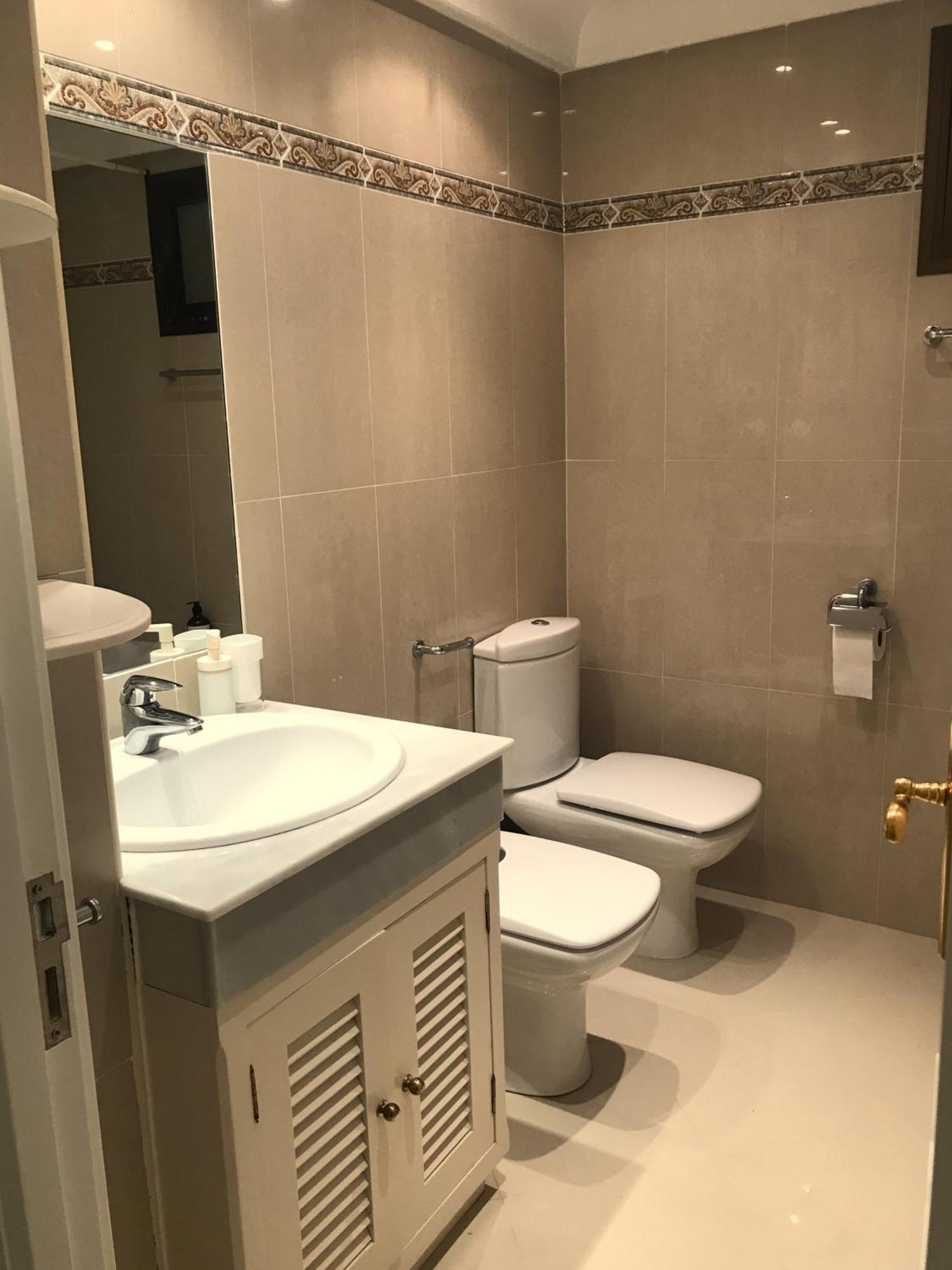 Habitacion Deluxe Con Bano Privado En Atalaya Apartagolf, Estepona Esterno foto