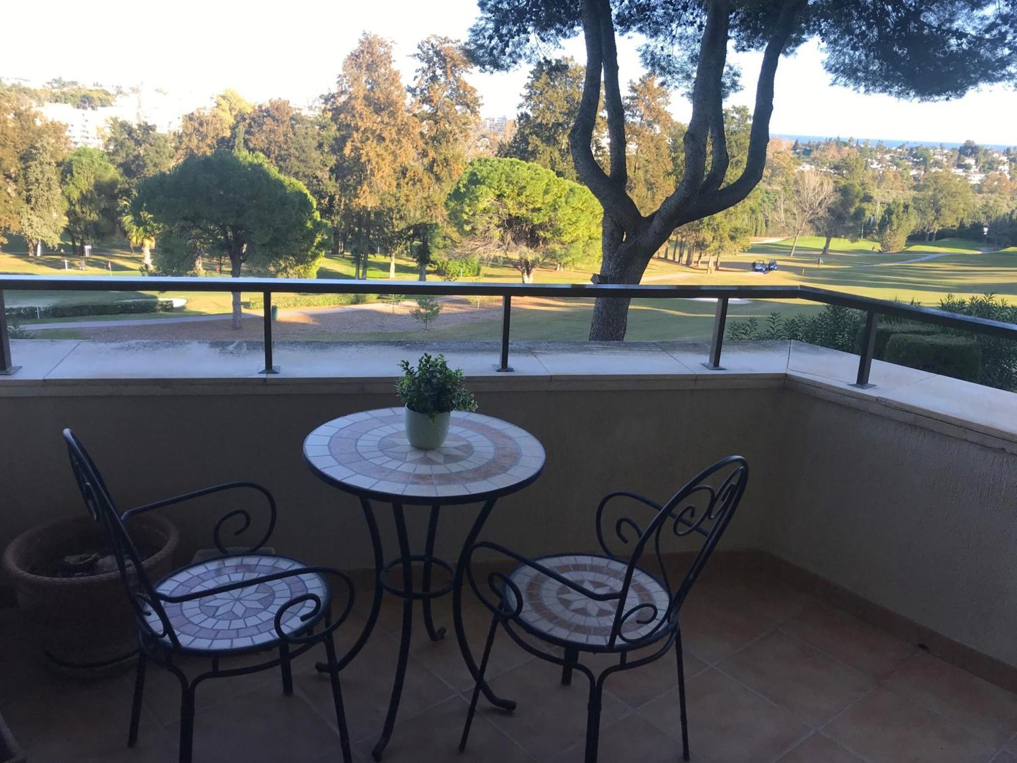 Habitacion Deluxe Con Bano Privado En Atalaya Apartagolf, Estepona Esterno foto
